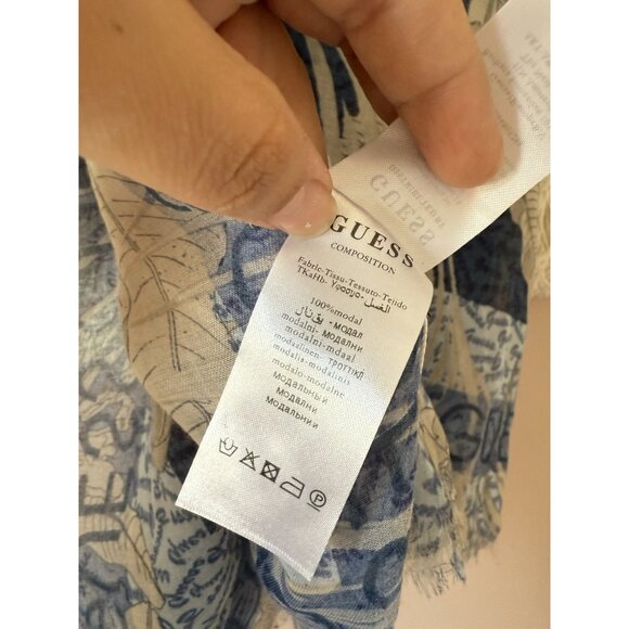 Guess NWT Modal Botanical Blue Floral Print Fringe Square Scarf Logo Tropical - Picture 8 of 9